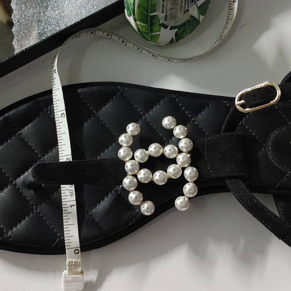 CHANEL Thongs Black Interlocking C Size 40 - Picture 16 of 16